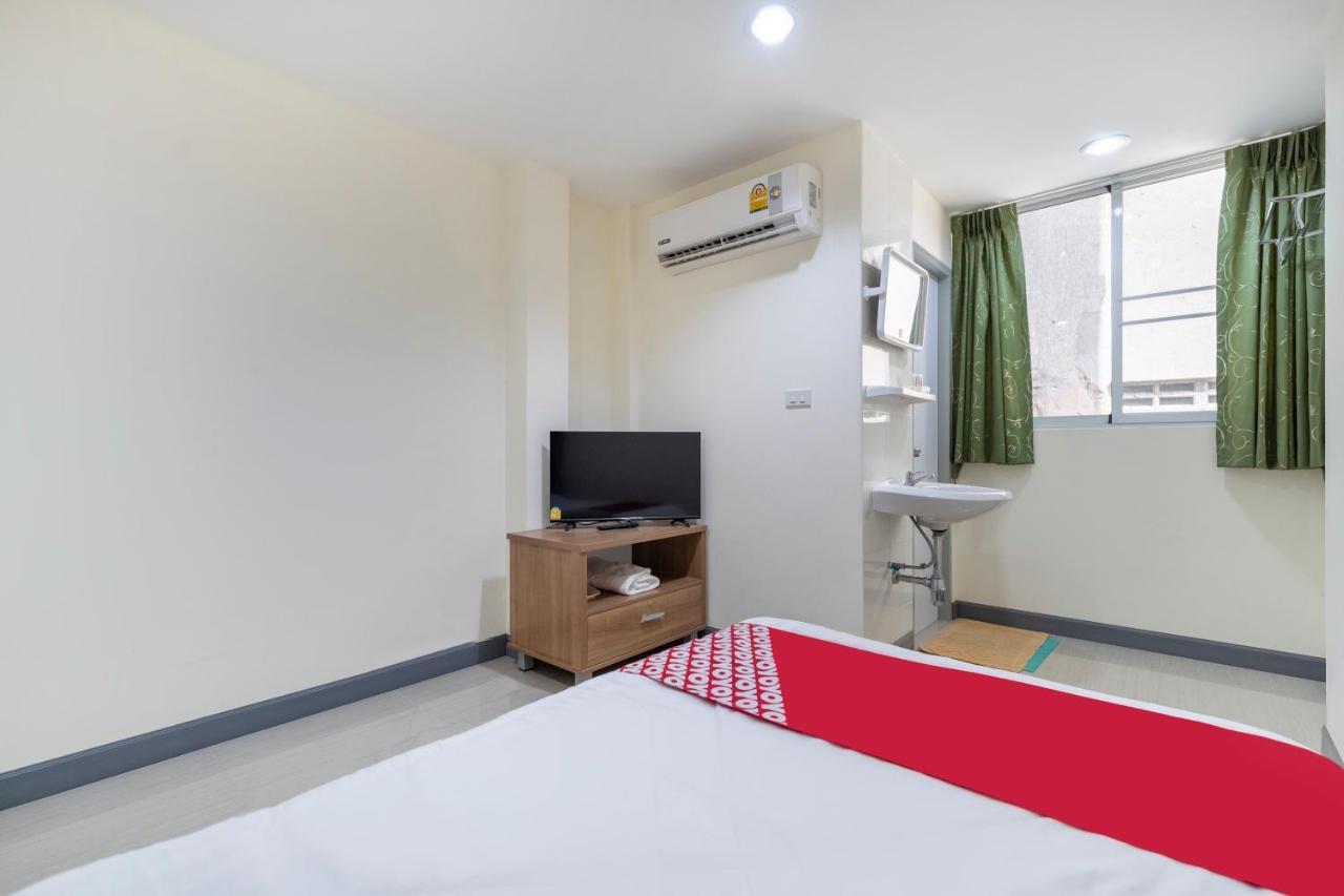 Hotel Oyo 439 Bed & Bus